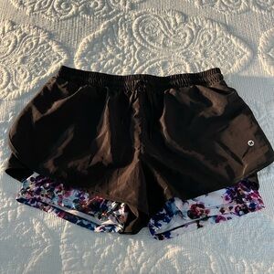 REX Women’s Athletic Shorts Size XL Black overlay with multicolored lining.